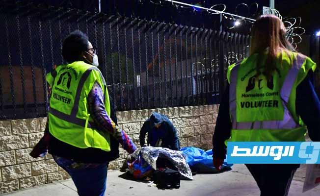 متطوعون يحصون أعداد المشردين في لوس أنجليس