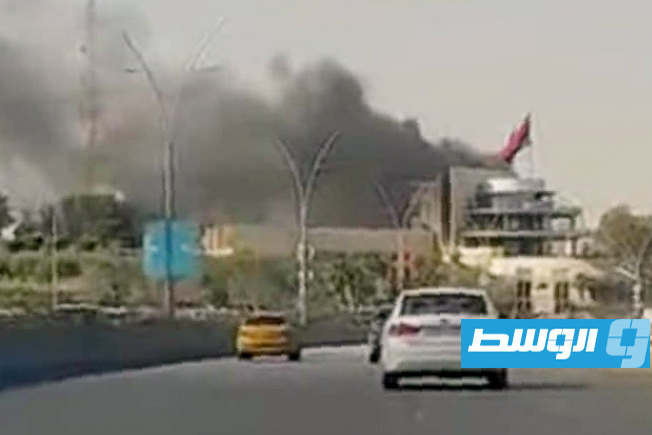 أعمدة دخان في طريق الشط بالعاصمة طرابلس (فيديو)