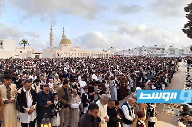 صلاة العيد في ساحة الصحابة بدرنة للمرة الأولى منذ «كارثة دانيال»