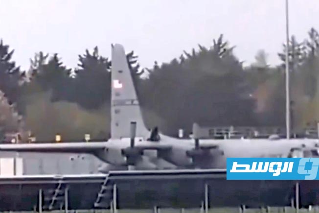 محتج على حرب إيران يهاجم طائرة أميركية بـ«فأس» في مطار شانون بأيرلندي (فيديو)