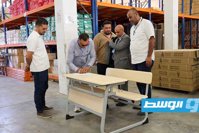 «التعليم» تتسلم شحنة مقاعد دراسية