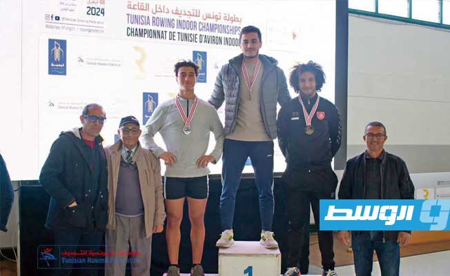 محمد بكرة يفوز بالميدالية الذهبية في بطولة تونس للتجديف