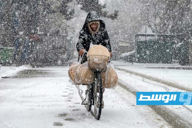 بدء موسم الثلوج في كابول يدخل بعض البهجة لقلوب سكانها