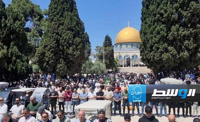 30 ألفًا يؤدون صلاة الجمعة في المسجد الأقصى