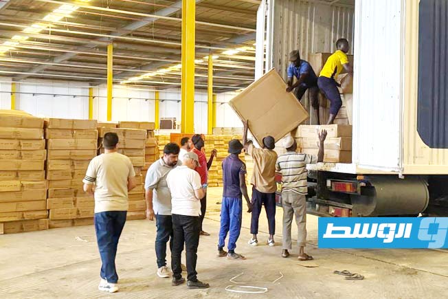 مخازن مصراتة تتسلم الدفعة الثانية من المقاعد الدراسية