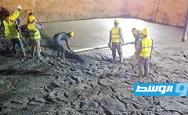 «الكهرباء»: الانتهاء من صب طبقة النظافة الخرسانية لقاعدة العادم بمحطة طبرق الغازية