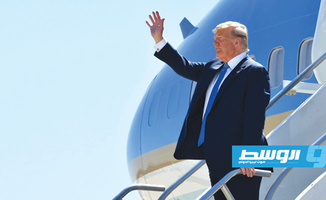 لماذا يضع ترامب الدولارات في جيبه؟