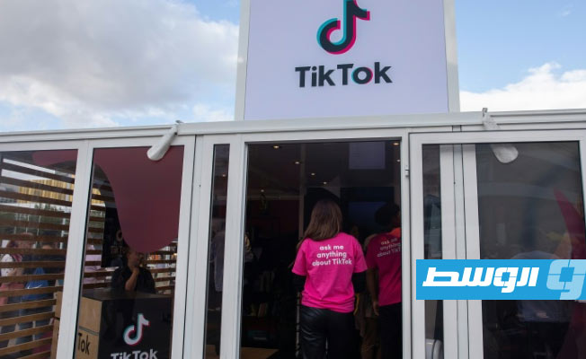 «تيك توك» تقتحم مجال «التواصل الأدبي»