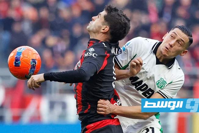 ميلان مهدد بفقدان صدارة الدوري الإيطالي بتعادله مع ساسولو