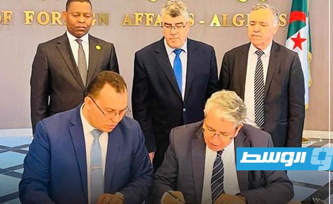 التوقيع على محضر استئناف تشغيل منفذ غدامس – الدبداب البري