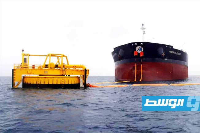 محتجون يغلقون ميناءي السدرة ورأس لانوف
