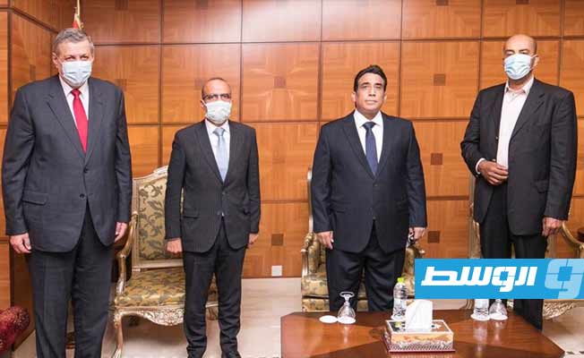 المنفي ونائباه يؤكدون لكوبيش التزامهم بتنفيذ خارطة طريق ملتقى الحوار السياسي