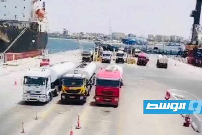 «الداخلية»: المحروقات متوفرة بكميات كافية ولا مبرر للازدحام أمام المحطات