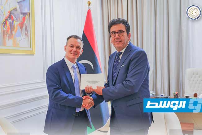 سفير فرنسا الجديد لدى ليبيا يسلم نسخة من أوراق اعتماده إلى «الخارجية»