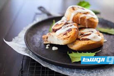 سينابون بالزبدة والتفاح والقرفة