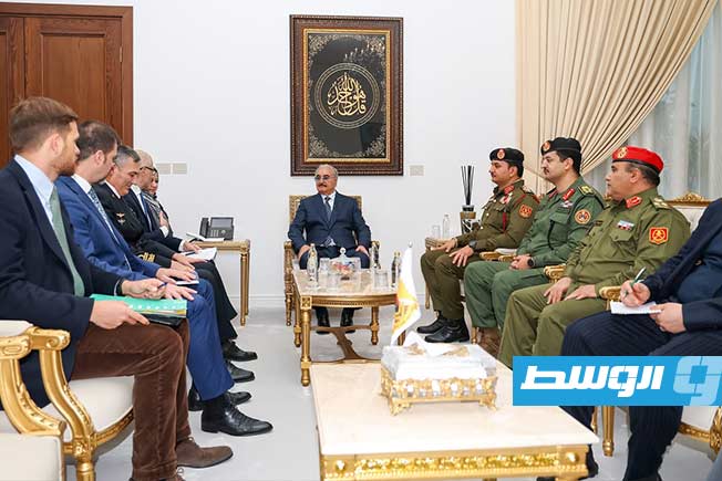 المشير «حفتر» يبحث مع قائدي «إيريني» و«يوبام» السبل «الكفيلة» لمكافحة الهجرة غير الشرعية