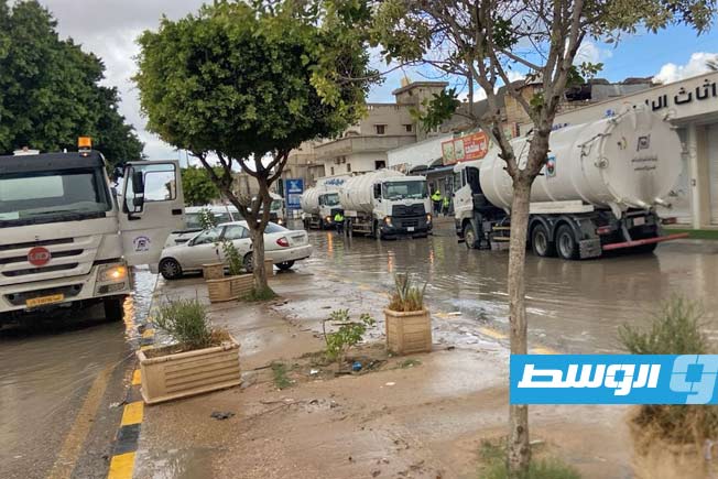 حل مختنق مياه الأمطار بمنطقة الفصول الأربعة في طرابلس