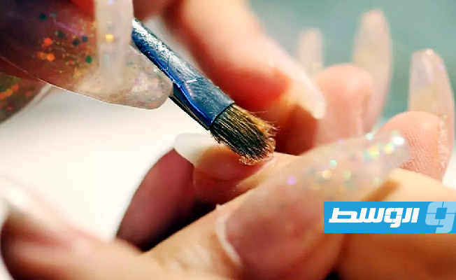 تعرفي إلى فوائد وأضرار أظافر الجل