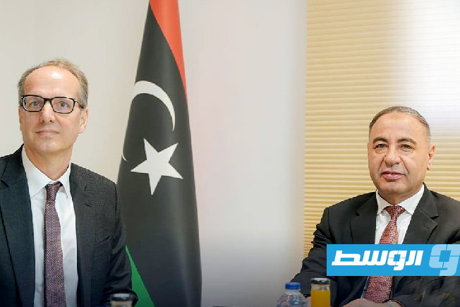 Al-Baour discusses ways to strengthen bilateral cooperation in various fields with UK Ambassador Reynolds