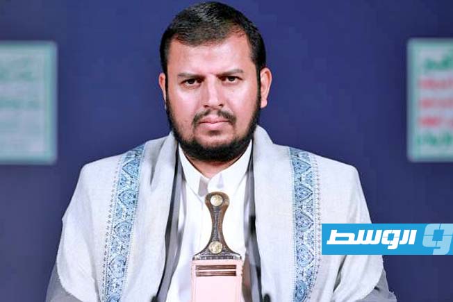 زعيم الحوثيين يتوعد باستهداف سفن الشحن الأميركية في البحر الأحمر