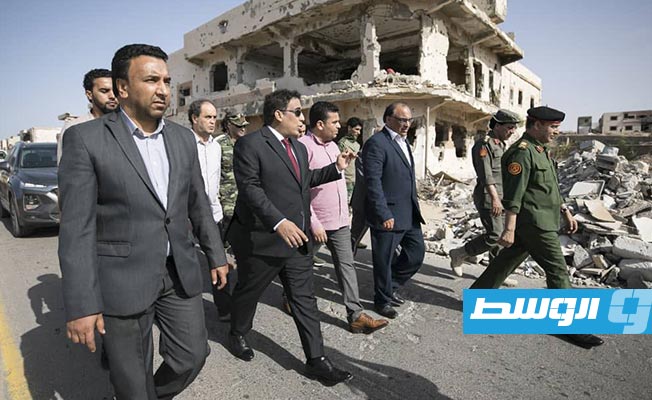 المنفي يتفقد المناطق المدمرة جراء الحروب والمعارك في سرت