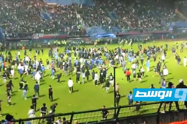 إندونيسيا تفتح تحقيقا بشأن تورط عناصر من الشرطة في كارثة التدافع بملعب كرة قدم