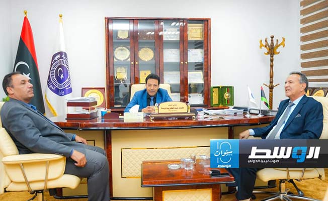 حكومة حماد تعد بوضع خطة لحل مشكلة المياه في باطن الجبل