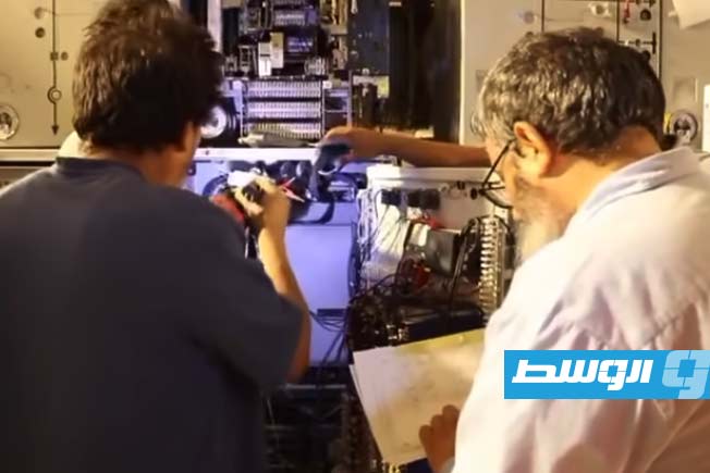 صيانة طارئة لتحسين التغذية الكهربائية في الجفارة (فيديو)