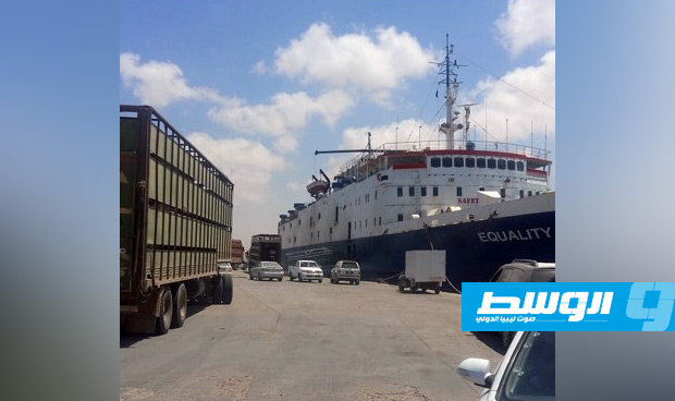 وصول باخرة محملة بأكثر من 17 ألف رأس غنم أسباني إلى ميناء طبرق