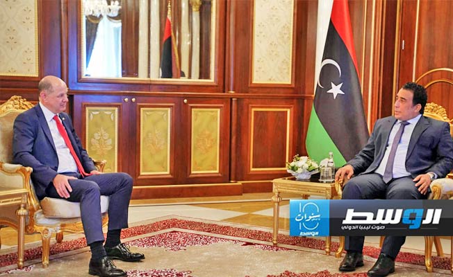 المنفي يناقش مع وفد بريطاني ملفي المالية والنفط