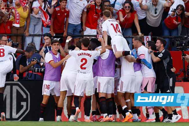 فيديو.. إشبيلية يهدي ريال مدريد صدارة الدوري الإسباني برباعية في برشلونة