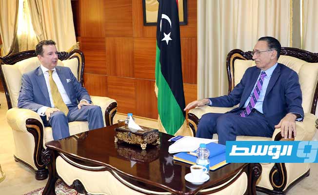 الحويج يدعو وزير التجارة والاستثمار اليوناني إلى زيارة ليبيا