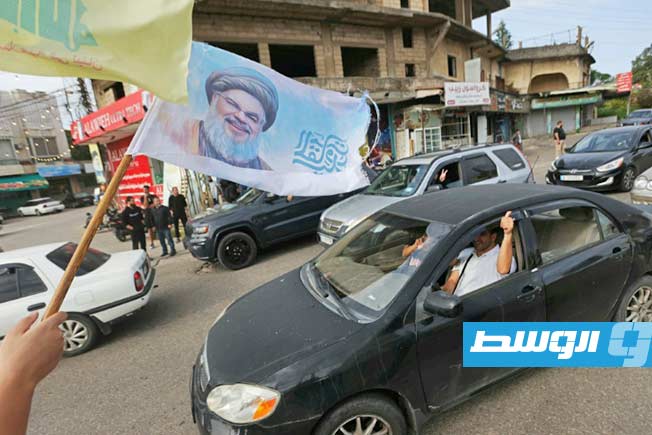 لبنانيون يعودون إلى مناطقهم المدمّرة مع بدء وقف إطلاق النار
