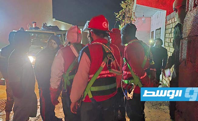 إجلاء عائلات عالقة جراء السيول في الزاوية