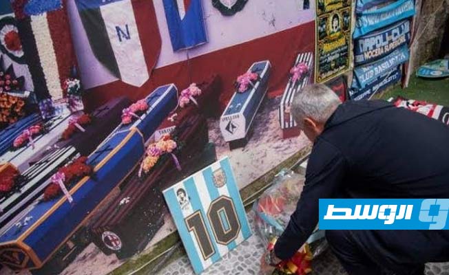 بالفيديو.. جوزيه مورينيو يزور النصب التذكاري لمارادونا
