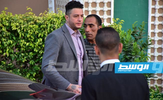 نجوم الفن والإعلام في عزاء فاروق الفيشاوي (صور)
