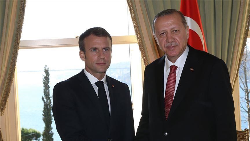 إردوغان وماكرون يناقشان التطورات في ليبيا
