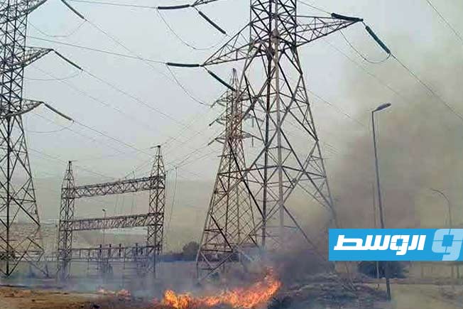 انقطاع الكهرباء في درنة بعد حريق أسفل أبراج الضغط العالي