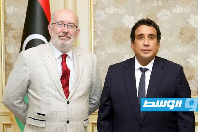 السفير البريطاني يختتم مهامه الرسمية في ليبيا بلقاء المنفي