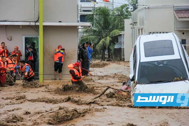 ارتفاع حصيلة قتلى الفيضانات في إندونيسيا إلى 442