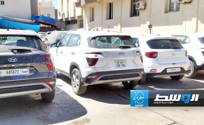 ضبط سيارات حديثة معدة للتهريب بعد تزوير وثائقها في صبراتة