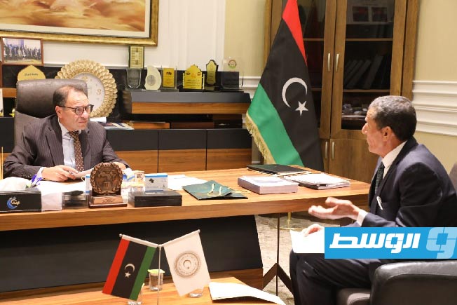 القيب يشيد بدخول الجامعة الأسمرية تصنيف «كيو إس»
