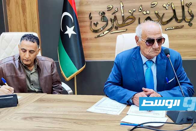 اجتماع حكومي في طبرق يتفق على عدة حلول لأزمة الوقود
