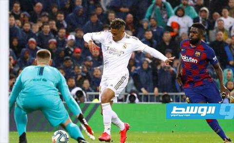 بالفيديو.. ريال مدريد يفوز على برشلونة بهدفين ويتصدر الليجا