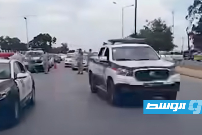 نشر دوريات تابعة لمديرية أمن الجفارة في شوارع طرابلس (فيديو)