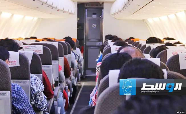 أشياء تجنب لمسها مباشرة على متن الطائرة لأنها معاقل للجراثيم