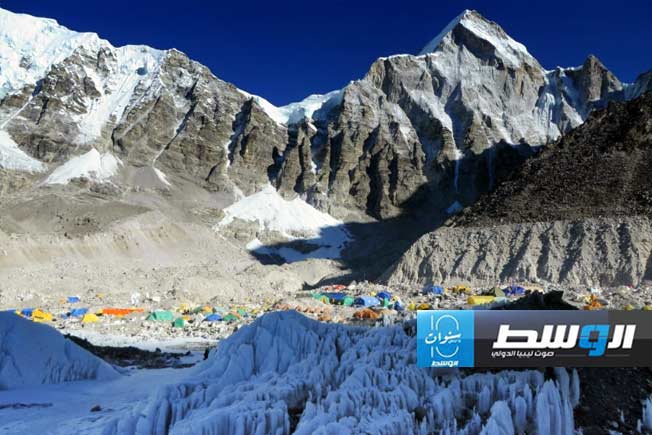 انهيار ثلجي منذ 10 سنوات يبدّل حياة المرشدين في إيفرست