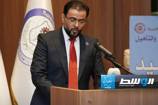 حكومة حماد تدرس إعادة تنظيم وحدات صناعية وإدماج عمالها بقطاعات عامة