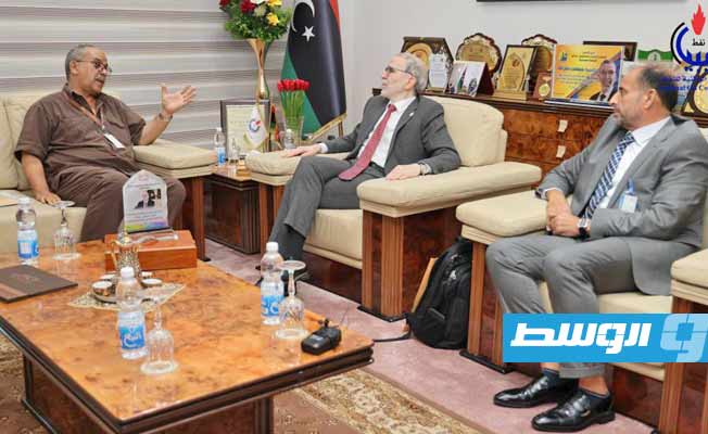 صنع الله يشيد بدور قطاع النقل البري في تسهيل العمليات النفطية