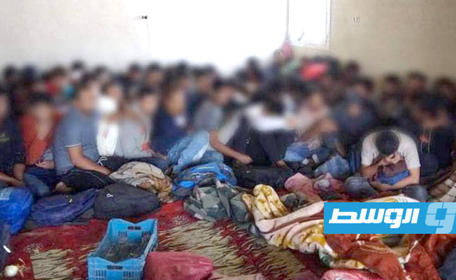 «الداخلية»: القبض على مهربين ومهاجرين غير شرعيين